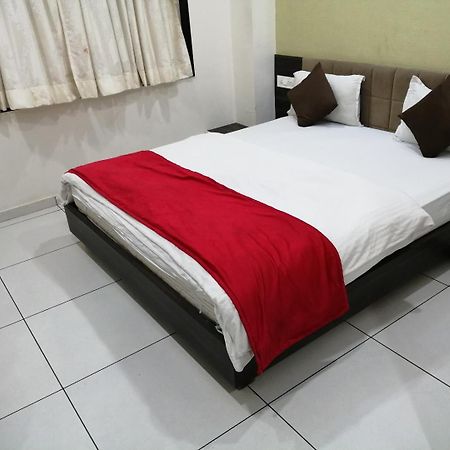 Hotel Best Velly Гандинагар Экстерьер фото