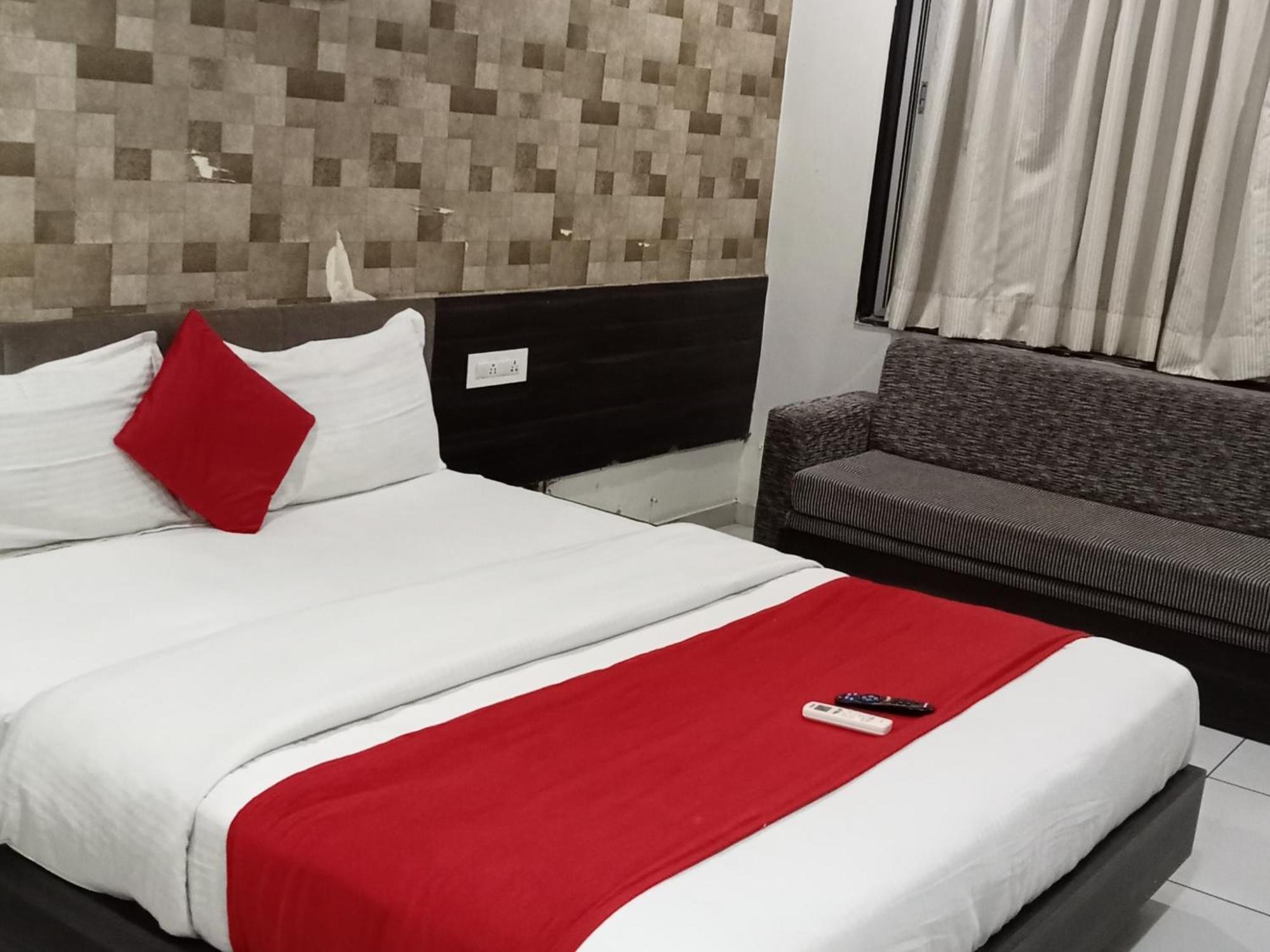 Hotel Best Velly Гандинагар Экстерьер фото